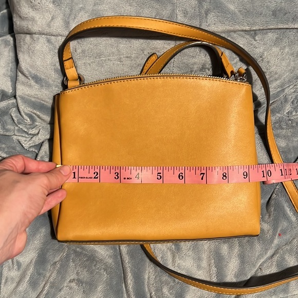 Nine West crossbody purse mustard color - Picture 9 of 10